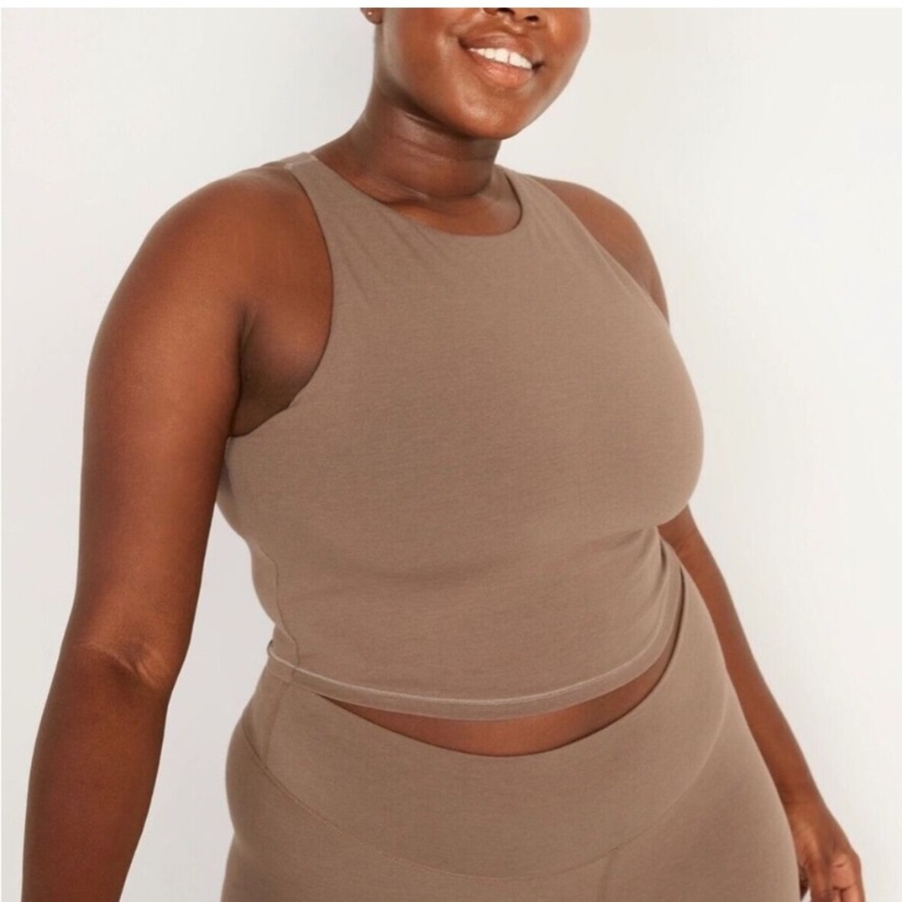 NWT Old Navy Light Support PowerChill Longline
Sports Bra - Play Clay